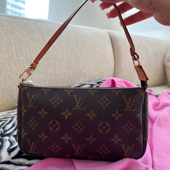 Louis Vuitton Pochette - Picture 2 of 7